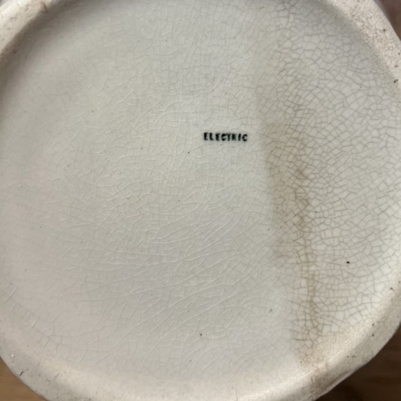 Beautifully Detailed 11'-inch Electric Pitcher - Picture 3 of 4